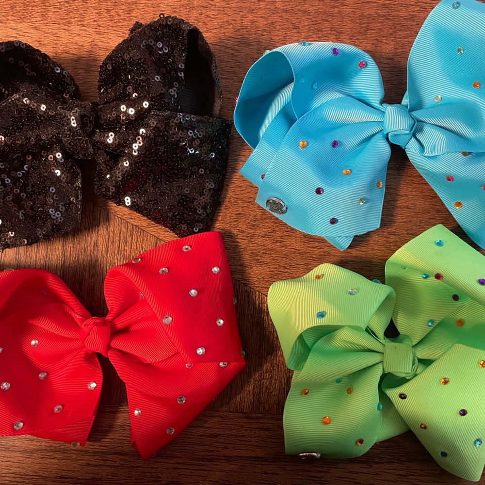 Jojo Siwa bows